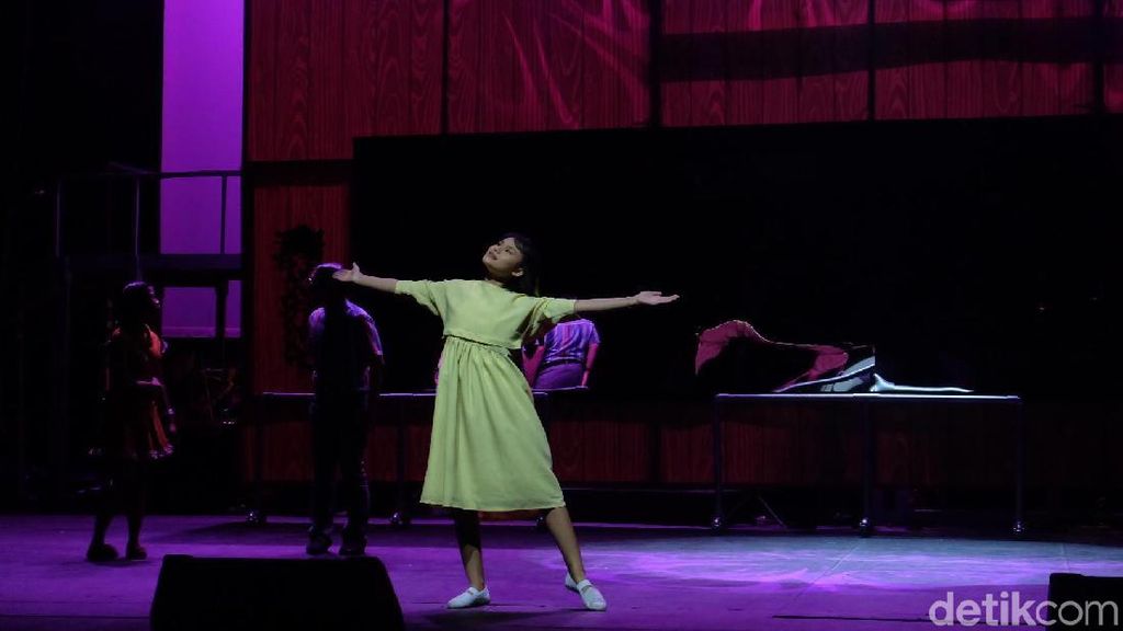 Seru! Nonton Ratusan Anak Rusun Main Operet Seru! Nonton Ratusan Anak Rusun Main Operet