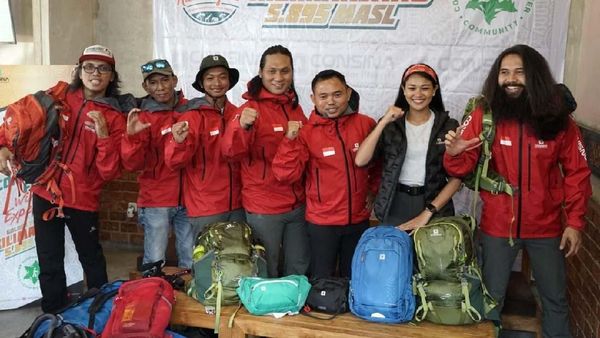 Pemberangkatan Pendaki ke Gunung Kilimanjaro