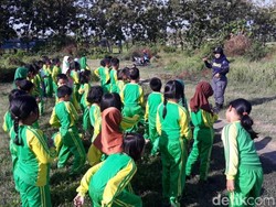Siswa Kelas II dan V SDN Gentong Diajak Berpetualang di Alam