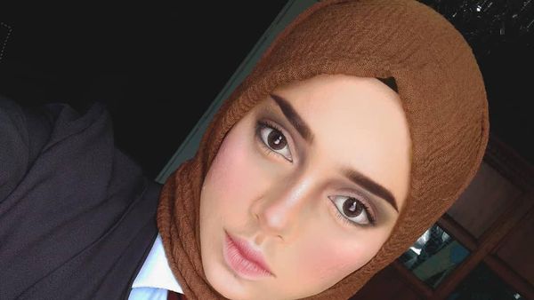 Jago Banget, Hijaber Ini Bisa Bertransformasi Jadi Annabelle Hingga Hermione