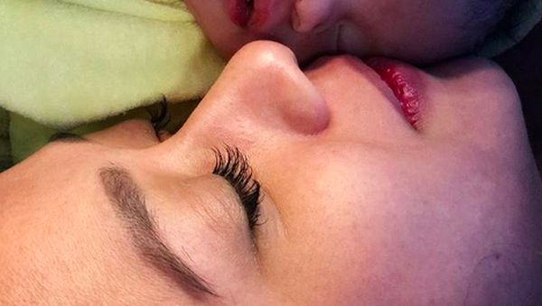 Artis-artis yang Bulu Matanya Tetap Cetar Saat Melahirkan Seperti Gista Putri