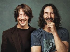 Ketika Para Seleb Berpose dengan Diri Jadul Mereka, Begini Perbedaannya