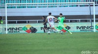 Lima menit kemudian, Iran membalas setelah Feby Eka melanggar Younes Delfi. Iran menunjuk Shekari sebagai eksekutor dan terjadilah gol. Kedudukan sementara 1-1.