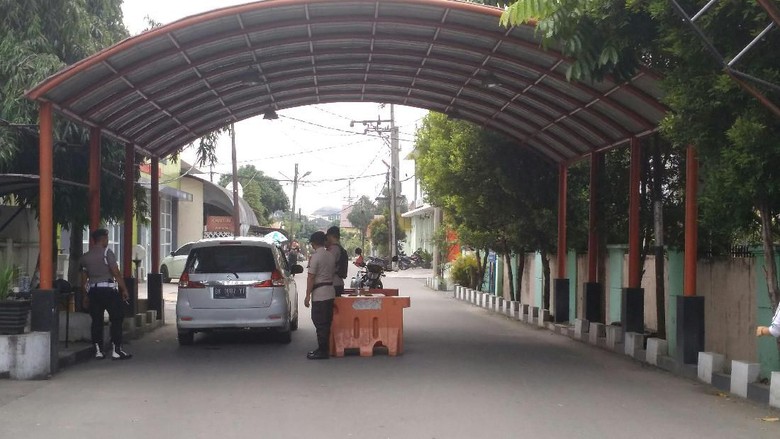 Jelang Kedatangan 2 Jenazah Teroris, Penjagaan RS Bhayangkara Medan Diperketat