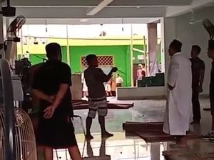 Video Pria Ngamuk di Masjid Lalu Tusuk Bocah