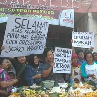 Pedagang Pasar Gede Solo Syukuran Kelahiran Cucu Ketiga Jokowi