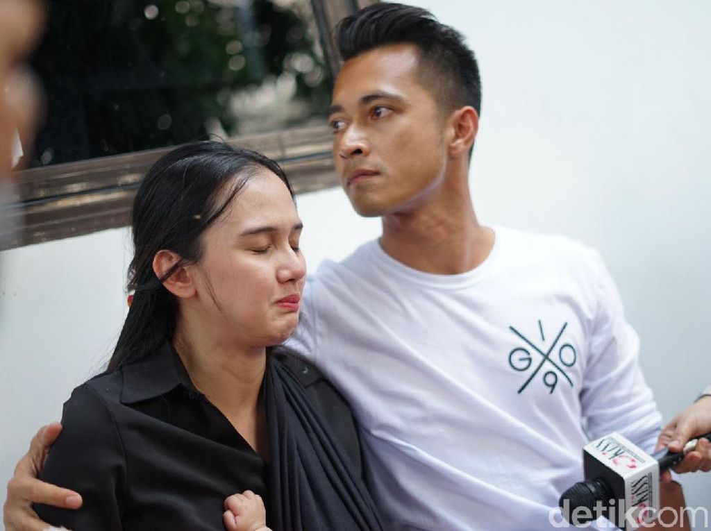 Penjual Ikan yang Ancam Keluarga Eza Gionino Nangis Hingga Sujud Penjual Ikan yang Ancam Keluarga Eza Gionino Nangis Hingga Sujud