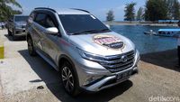 Ketika Daihatsu Terios Nongkrong di Pantai Malaha
