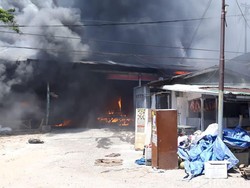 Pasar Beras di Bendul Merisi Surabaya Terbakar, 10 Damkar Diterjunkan