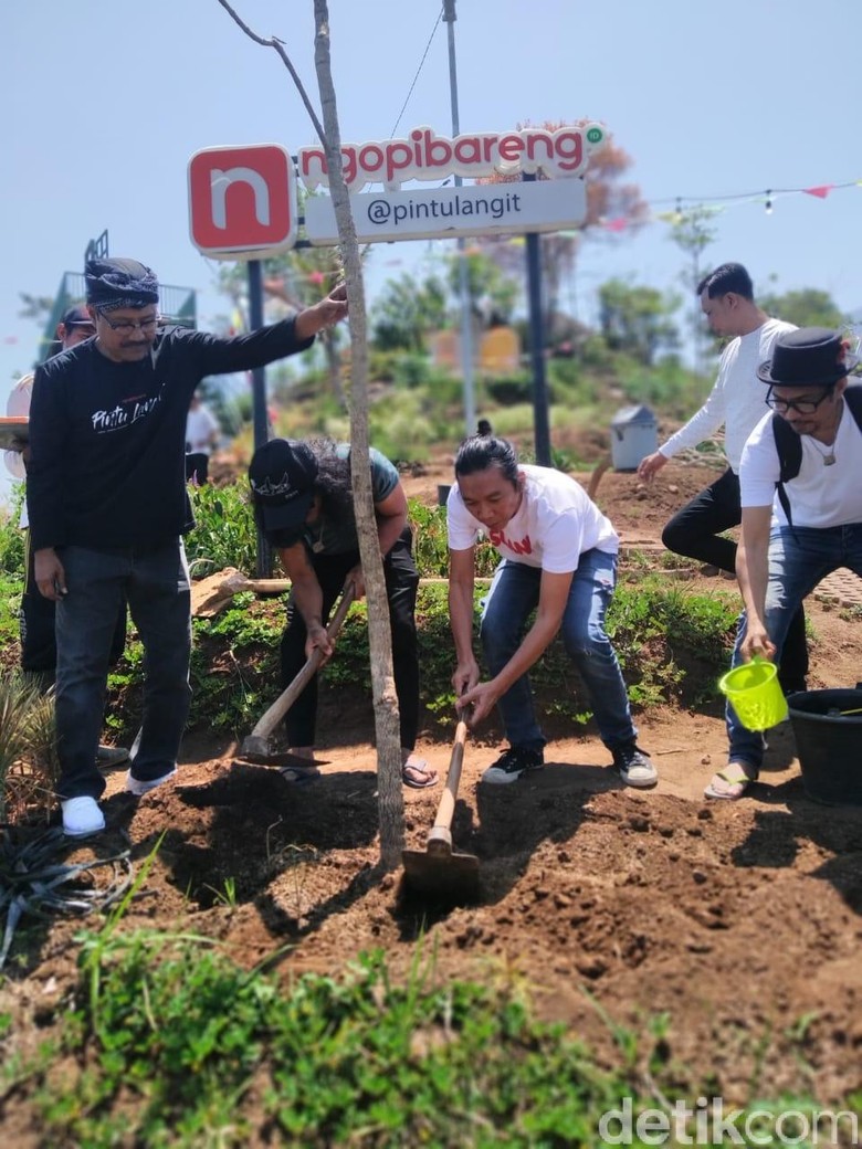 Ini Kepedulian Slank Saat Kunjungi Pintu Langit