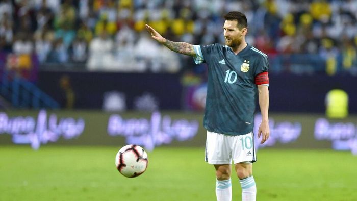 Lionel Messi menyuruh diam pelatih Brasil Tite (AP Photo)