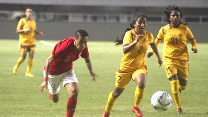 Timnas putri Indonesia menang 5-0 atas Sri Lanka dalam laga uji coba (Foto: ANTARA FOTO/Yulius Satria Wijaya/aww) Timnas putri Indonesia menang 5-0 atas Sri Lanka dalam laga uji coba (Foto: ANTARA FOTO/Yulius Satria Wijaya/aww)