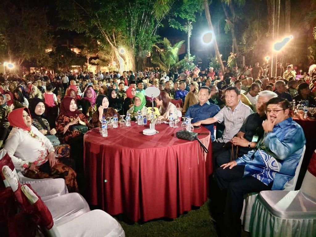 Ketua MPR Ingatkan Pancasila Harus Jadi Dasar di Keluarga dan Masyarakat Ketua MPR Ingatkan Pancasila Harus Jadi Dasar di Keluarga dan Masyarakat
