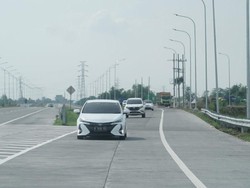 Rombongan Toyota Jepang Cicipi Kondisi Jalanan Indonesia