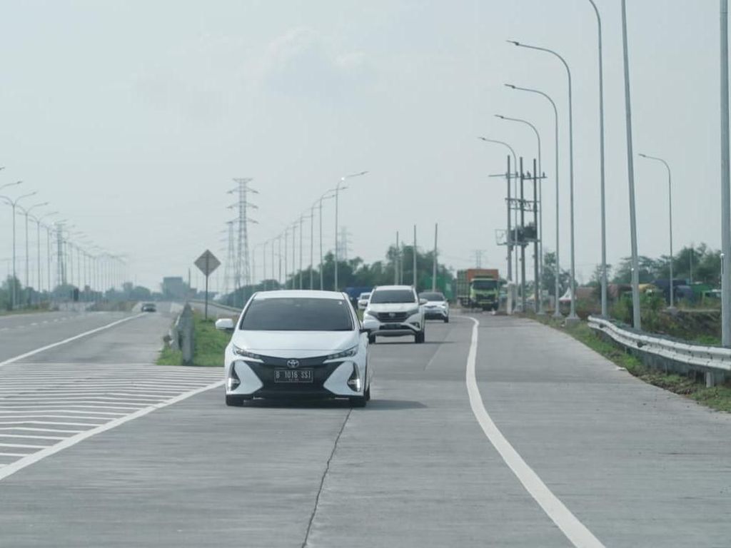 Rombongan Toyota Jepang Cicipi Kondisi Jalanan Indonesia Rombongan Toyota Jepang Cicipi Kondisi Jalanan Indonesia