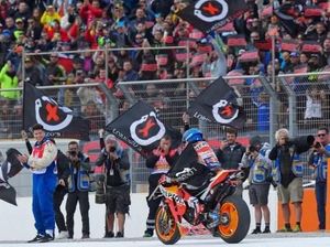 Di Ricardo Tormo, Jorge Lorenzo Tancapkan Bendera Terakhirnya