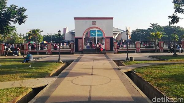 Potret Taman Jam Agung yang Sempat Digoyang Video Sejoli Bercumbu