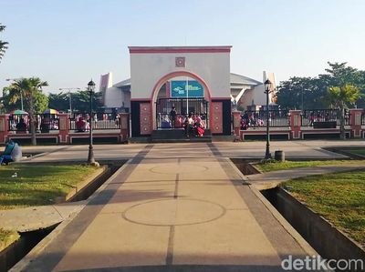 Potret Taman Jam Agung yang Sempat Digoyang Video Sejoli Bercumbu