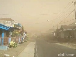 Angin Kencang Bercampur Debu Kembali Melanda Batu, Warga Diimbau Waspada