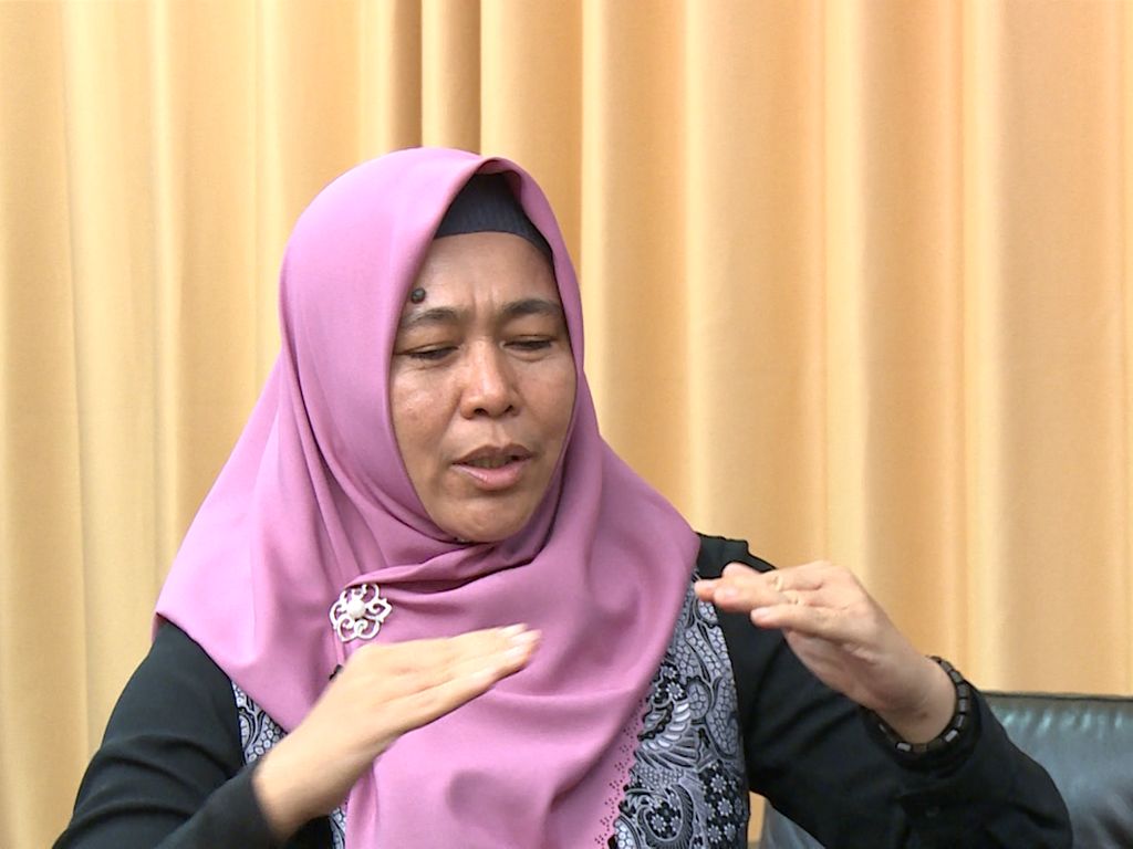 Blak-blakan Dina Arvila: Tiap Jembatan Seperti Bayi Blak-blakan Dina Arvila: Tiap Jembatan Seperti Bayi