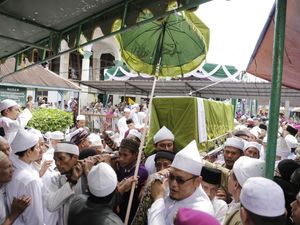 Syekh Hasyim Al-Syarwani Wafat, Gubernur Edy: Ilmu Beliau Selalu Diingat Syekh Hasyim Al-Syarwani Wafat, Gubernur Edy: Ilmu Beliau Selalu Diingat