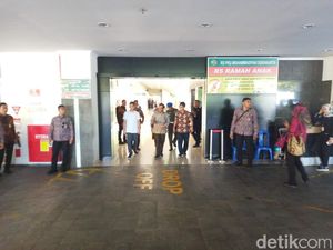 Menko Polhukam Mahfud Md Jenguk La Lembah Manah di RS PKU Solo Menko Polhukam Mahfud Md Jenguk La Lembah Manah di RS PKU Solo