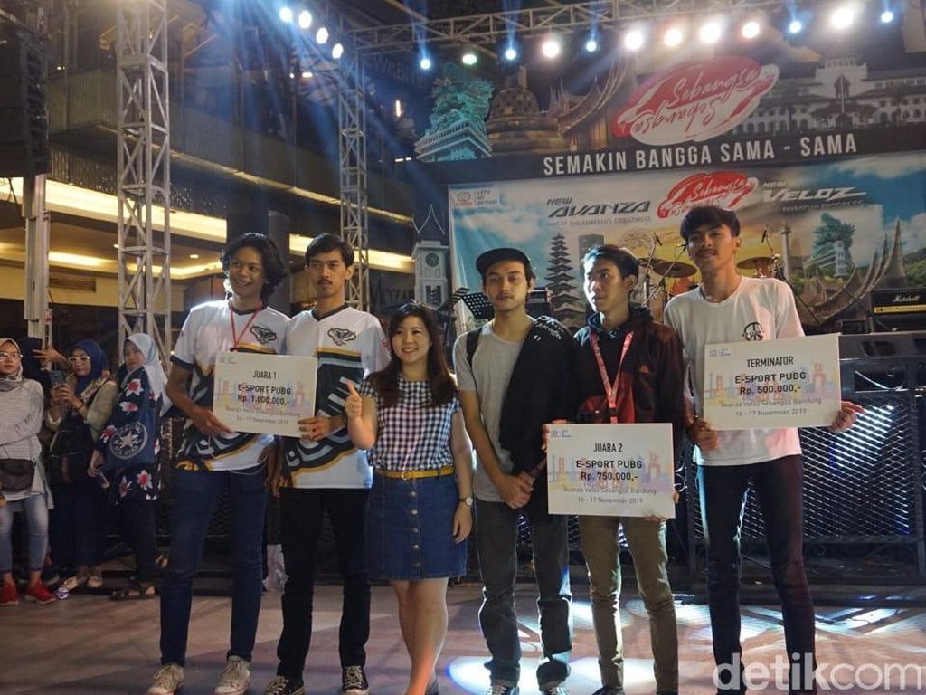 Serunya Ratusan Gamer Bertarung PUBG di Avanza-Veloz Sebangsa Serunya Ratusan Gamer Bertarung PUBG di Avanza-Veloz Sebangsa