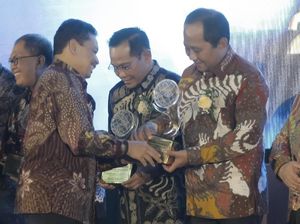 Fokus Bangun Smart City, Walkot Semarang Dapat Anugerah Ki Hajar