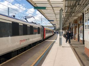 Kisah Kereta Kelewat Padat yang Bikin Penumpang Kena Denda Kisah Kereta Kelewat Padat yang Bikin Penumpang Kena Denda