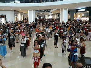 Dwi Andhika dan Amanda Manopo Menari Bareng Ribuan Orang di Solo