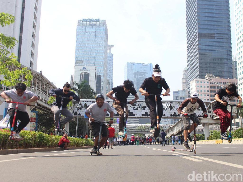 Aksi Akrobatik Para Jagoan Freestyle di Atas Otopet
