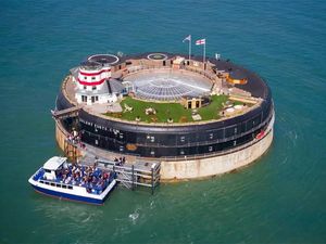 Benteng Militer di Tengah Laut Disulap Jadi Hotel Mewah