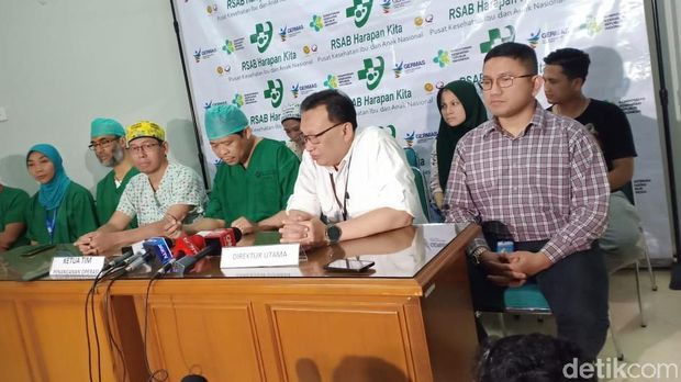 Tim dokter yang melakukan operasi pemisahan Ardi-Ardan