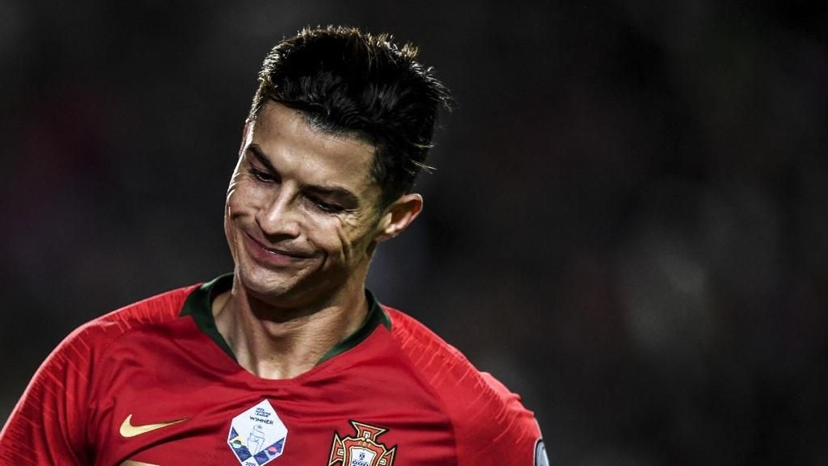 Cristiano Ronaldo masalah pada lututnya dan harus absen saat menghadpa Atalanta (Patricia de Melo Moreira / AFP)