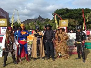 Ramaikan Borobudur Marathon, Seniman Pakai Kostum Superhero