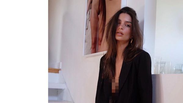 Emily Ratajkowski Pakai Blazer Tanpa Bra, Jadi Tren Fashion Kontroversial