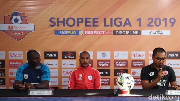Jacksen F. Tiago menuntut Persipura Jayapura untuk bermain efektif saat melawann PSM Makassar. (Foto: Ibnu Munsir/detikcom Jacksen F. Tiago menuntut Persipura Jayapura untuk bermain efektif saat melawann PSM Makassar. (Foto: Ibnu Munsir/detikcom