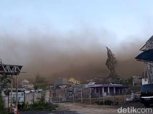 Tempat Wisata di Kota Batu Ditutup Dampak Angin Kencang Bercampur Debu Tempat Wisata di Kota Batu Ditutup Dampak Angin Kencang Bercampur Debu