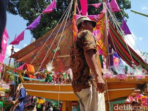 Tradisi Unik, Warga Gelar Maulid di Atas Perahu