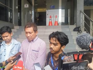 Sebut Teror Air Keras Rekayasa, Dewi Tanjung Dipolisikan Tetangga Novel Sebut Teror Air Keras Rekayasa, Dewi Tanjung Dipolisikan Tetangga Novel