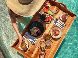 Sarapan Sultan Floating Breakfast yang Ikonik dari Pulau Dewata