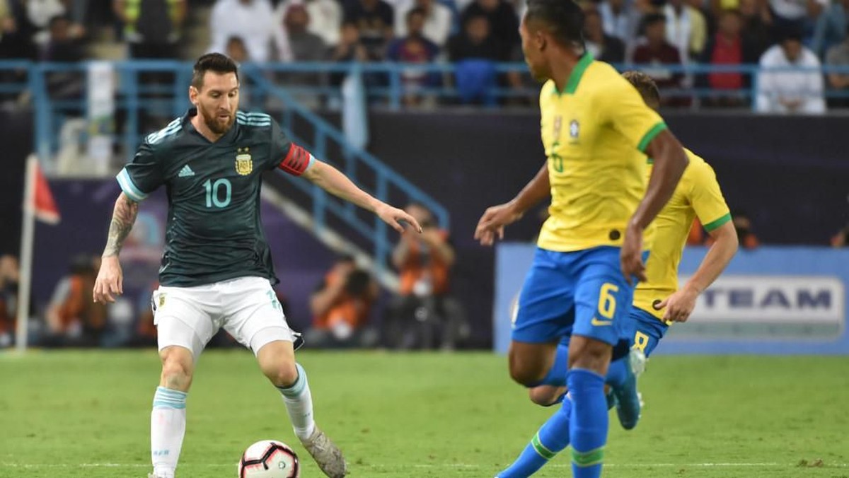 Thiago Silva mengecam tindakan Lionel Messi yang menyuruh diam Tite (Foto: Fayez Nureldine / AFP)