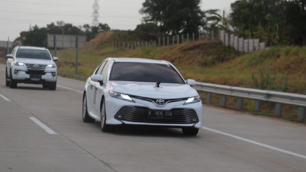 Rombongan Toyota Jepang Jajal Jalanan Indonesia
