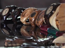 Pria di Banyuwangi Sulap Limbah Kayu Jadi Jam Tangan Rp 450 Ribu