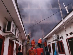Loncat dari Gedung, 14 Korban Kebakaran di SMK 6 Yadika Bekasi Patah Tulang