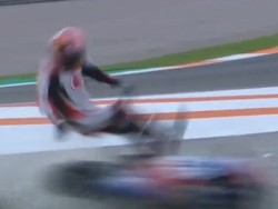 Detik-detik Johann Zarco Jungkir Balik Ditekel Motor di Valencia