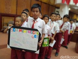 Kunjungi DPRD Surabaya, Pelajar SD Minta Didatangkan Blackpink