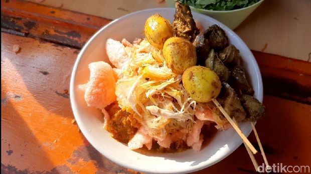 Gurih Nikmat! Ini Bubur Ayam Bang Bandi yang Harganya Rp 8.000 Saja