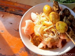 Gurih Nikmat! Ini Bubur Ayam Bang Bandi yang Harganya Rp 8.000 Saja