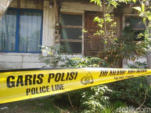 Misteri Mayat Terkubur di Pekarangan Rumah, Polisi Periksa 4 Saksi Misteri Mayat Terkubur di Pekarangan Rumah, Polisi Periksa 4 Saksi